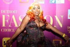 Prettyorangehairgoldcloseup_9803