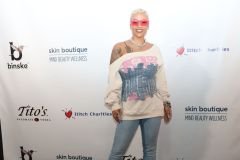 Pinkglassesbackdrop_8773