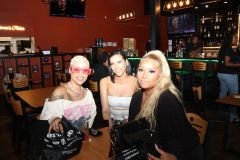 Pinkglassfriends_9047